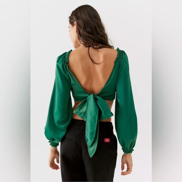 Urban Outfitters Caroleena Emerald Green Ruched Cropped Puff Sleeve Blou… - Picture 3 of 10
